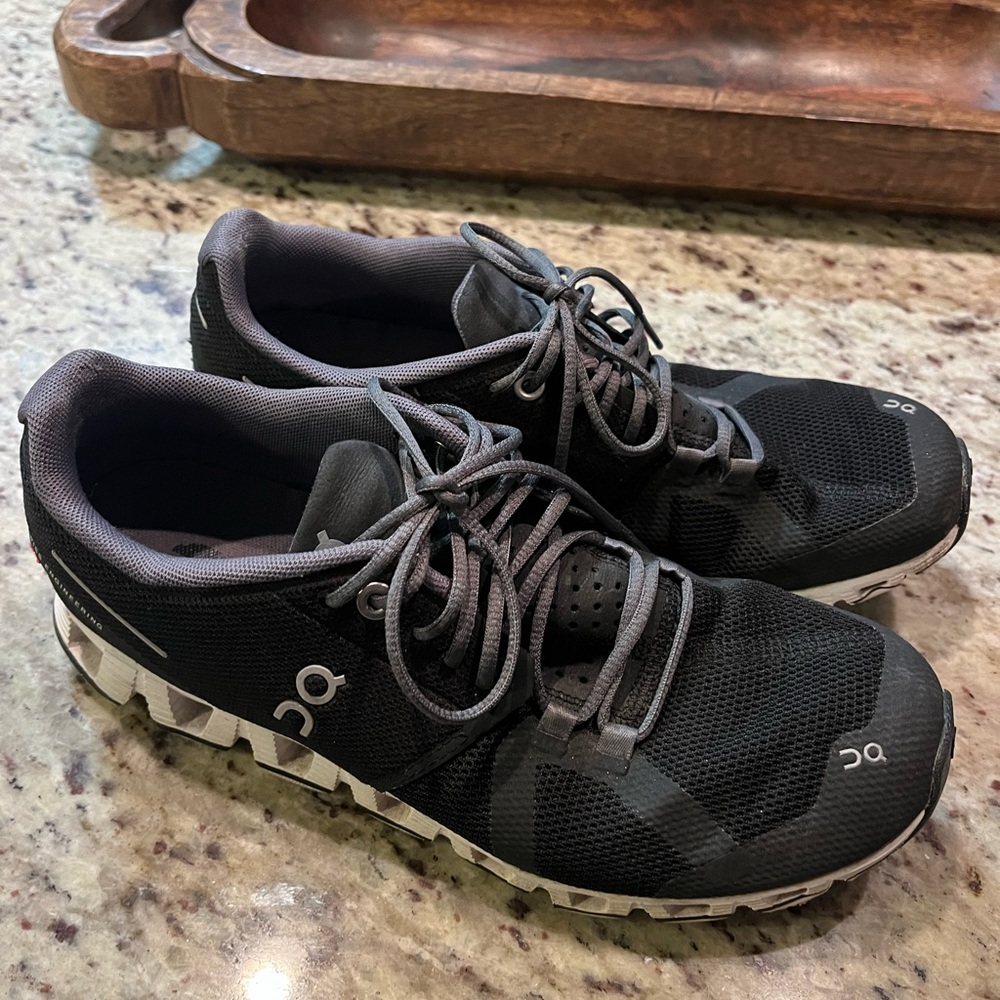 On Running tennis shoes women’s